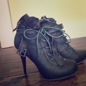ANNE MICHELLE platform booties- sz 8.5 Olive Green